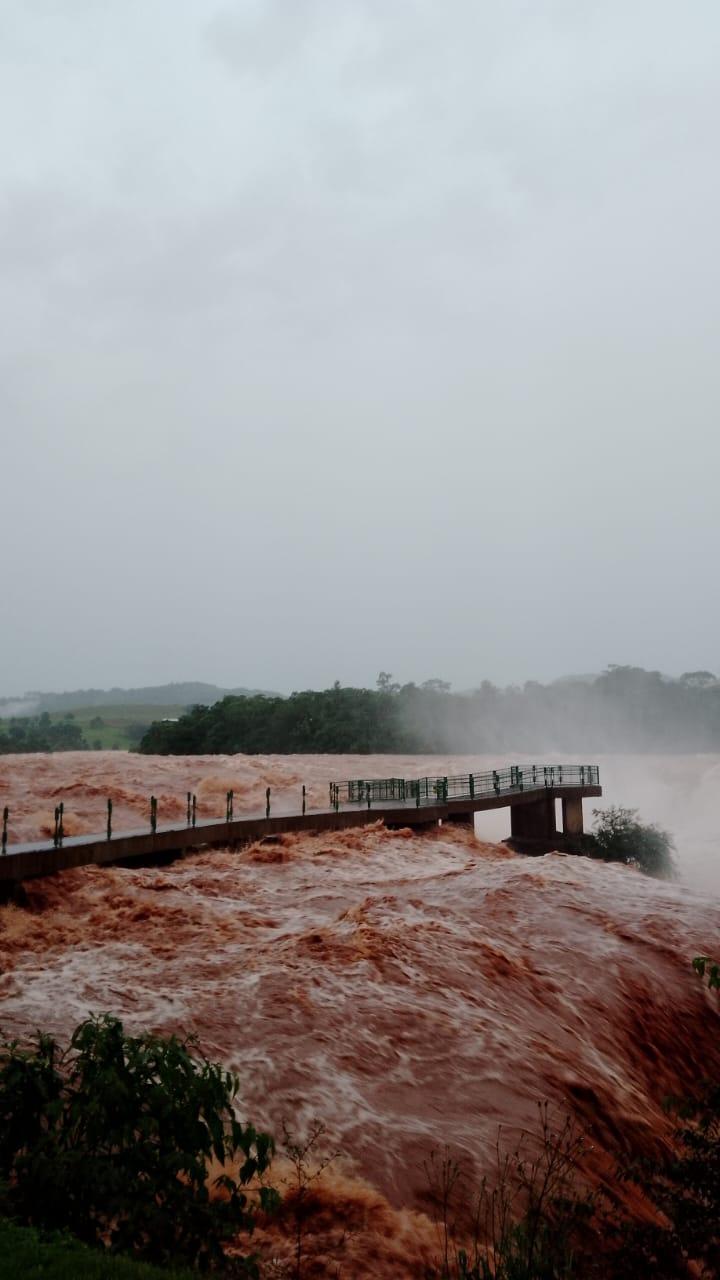 FORTES CHUVAS CAUSAM ENCHENTES EM QUILOMBO