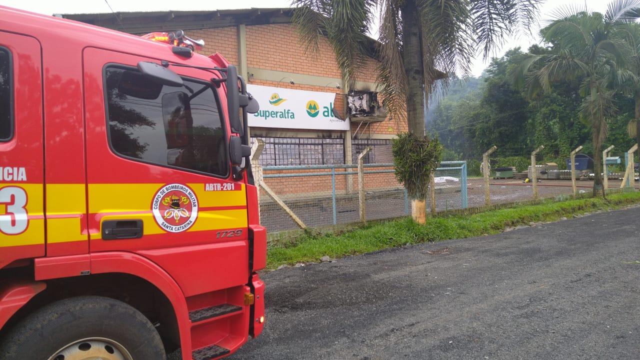 INCÊNDIO EM EDIFICAÇÃO DA ALFA EM SANTO ANTÔNIO DO MEIO - UNIÃO DO OESTE