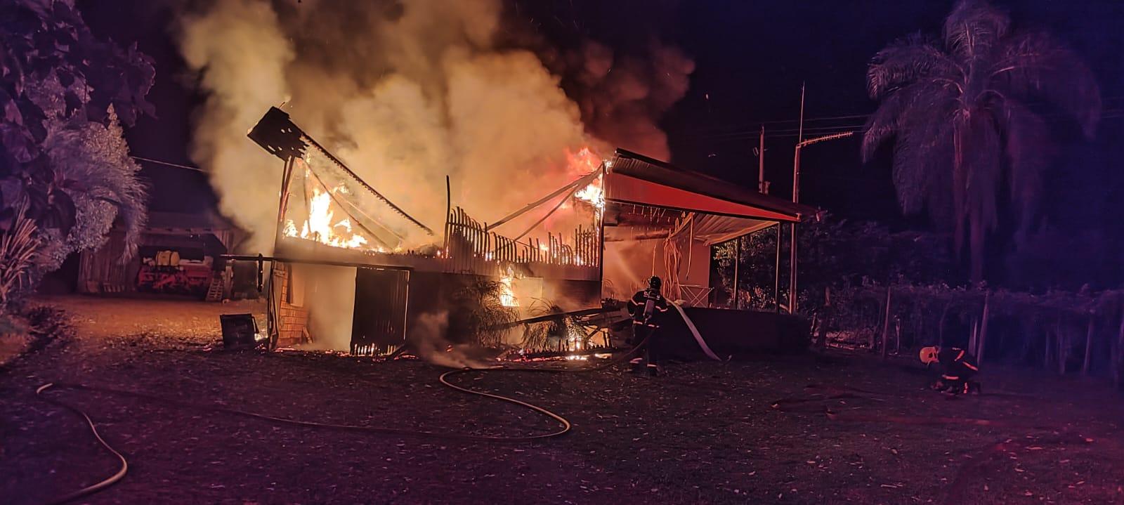 Incêndio em residência unifamiliar na Linha Sachet, interior de Quilombo SC