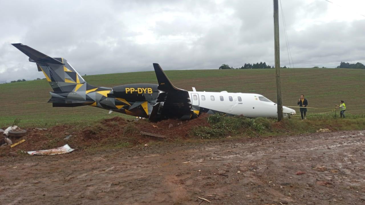 Avião com cinco pessoas sofre acidente no aeroporto de Erechim/RS