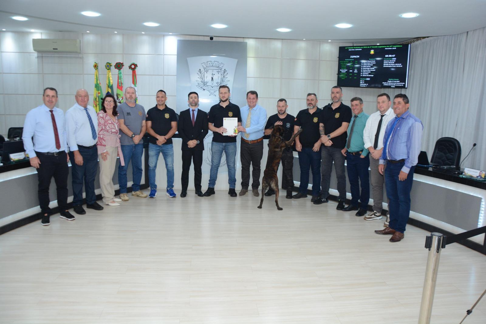 SÃO LOURENÇO DO OESTE/SC - POLÍCIA CIVIL É HOMENAGEADA COM MOÇÃO DE APLAUSO PELA CÂMARA DE VEREADORES.