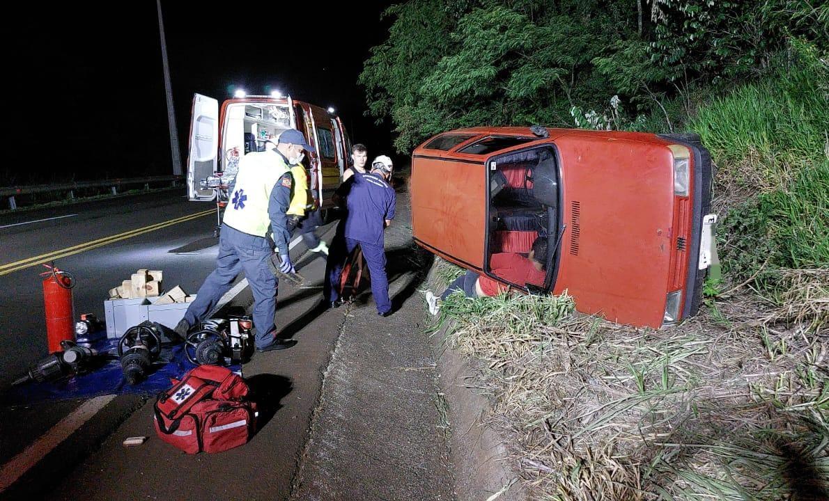 Motorista perde o controle do seu veículo e capota na SC-157 em Quilombo/SC