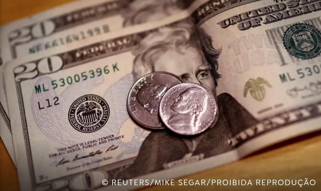 Dólar cai para R$ 5,68 e fecha no menor nível desde novembro