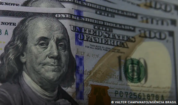 Dólar cai para R$ 5,78, apesar de tarifa de Trump sobre aço e alumínio