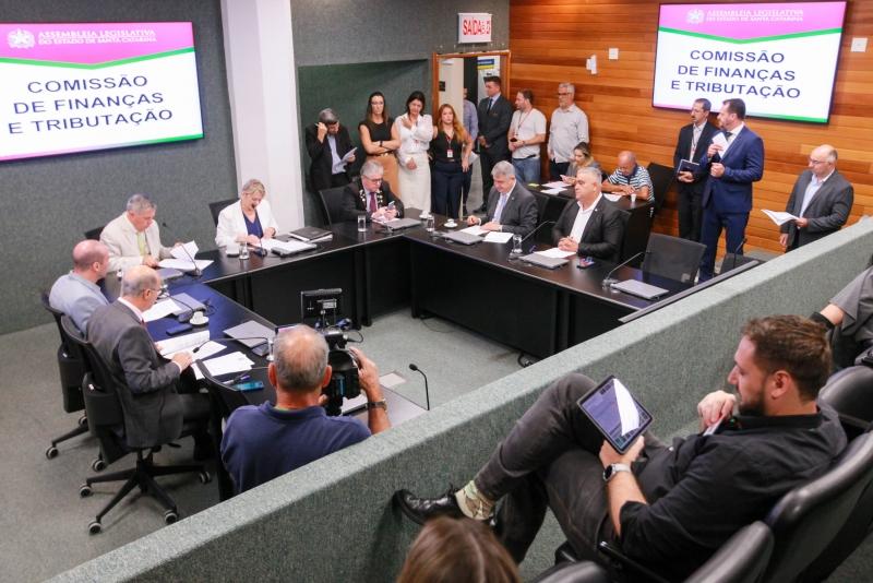 Finanças aprova PL que permite regularização de débitos com veículos durante ações de fiscalização