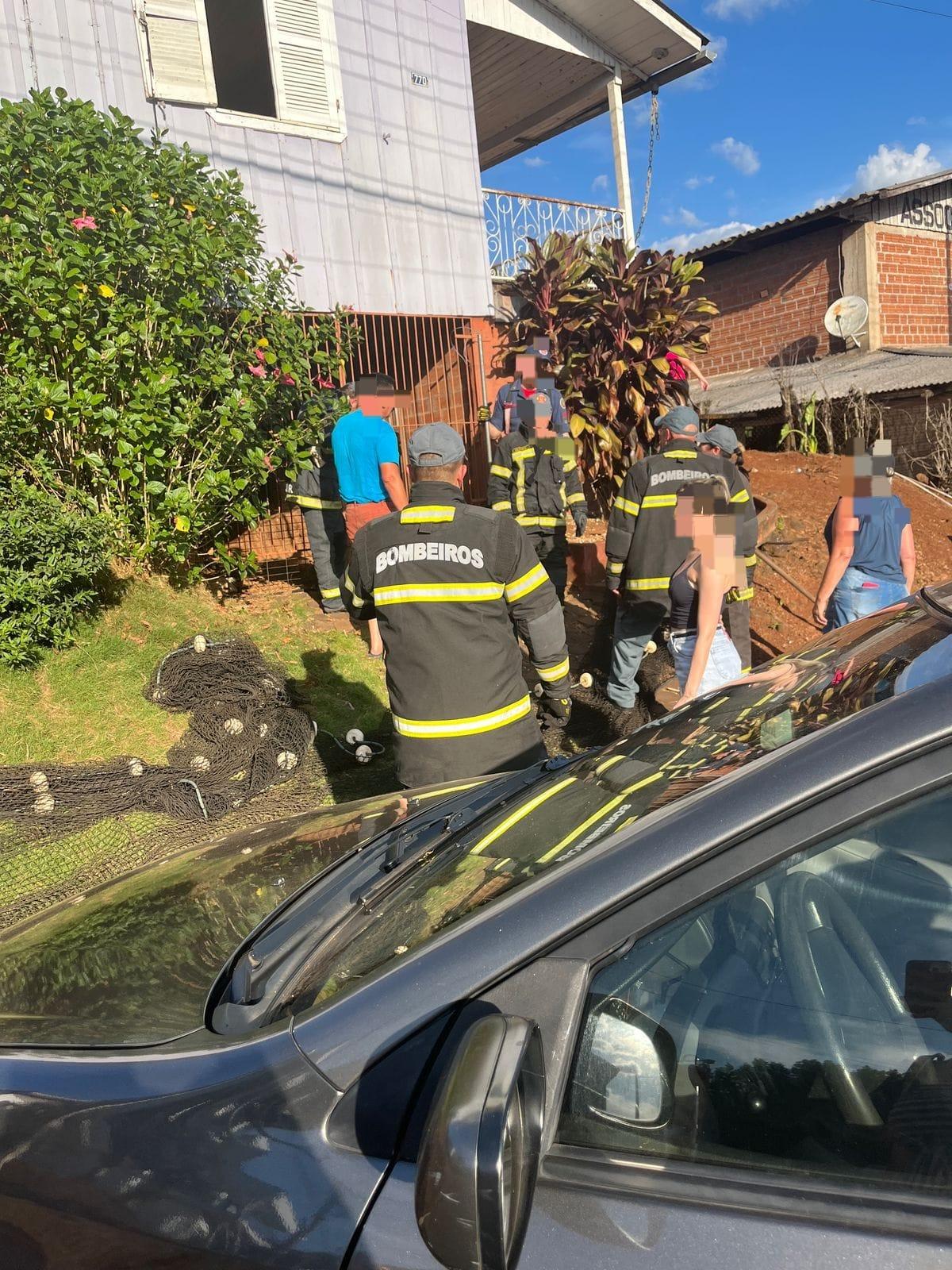 Mulher é atacada por cães de rua no centro em Quilombo/SC