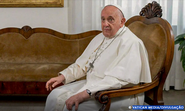 Papa Francisco tem infecção polimicrobiana