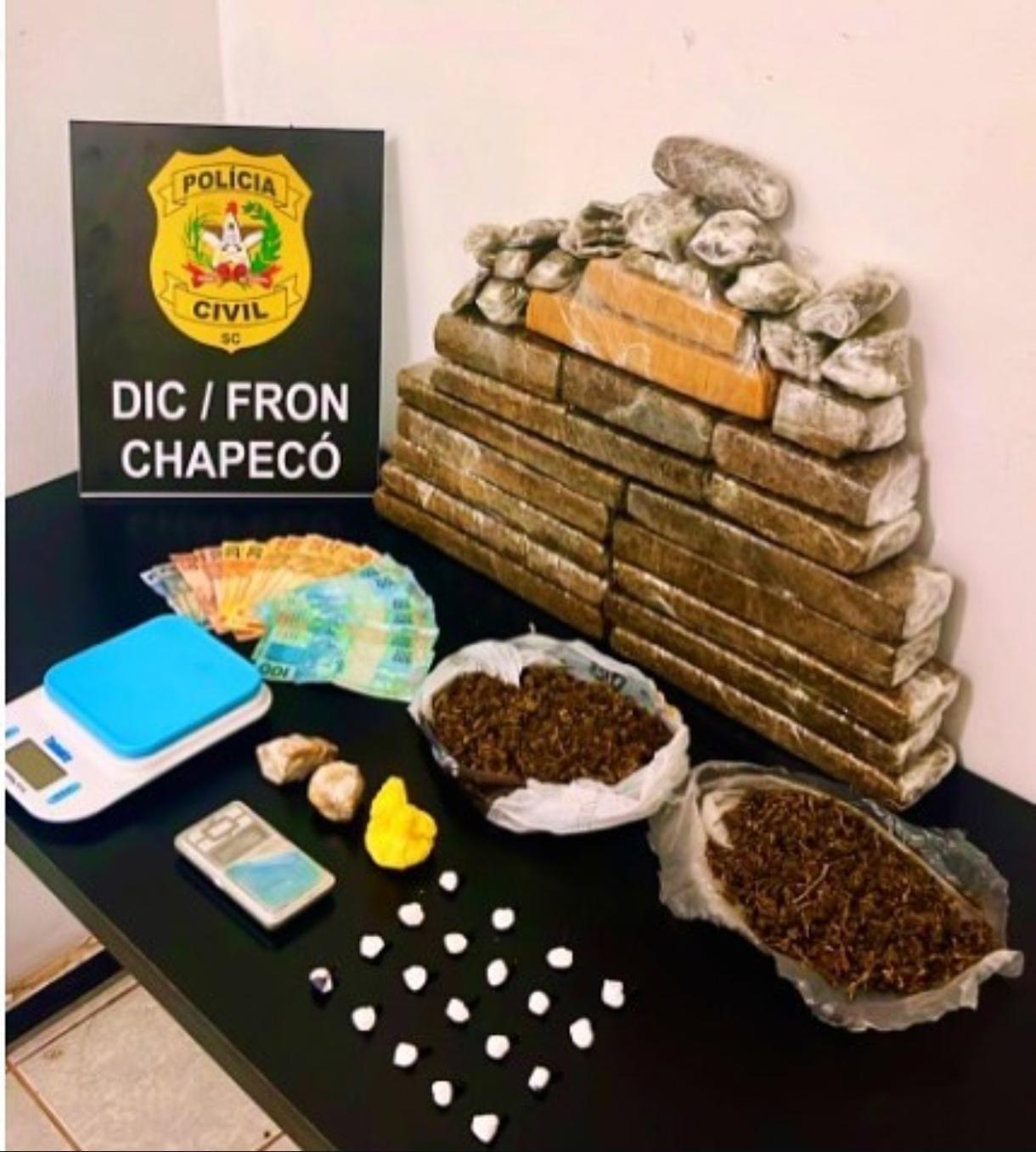 POLÍCIA CIVIL DE CHAPECÓ PRENDE TRÊS PESSOAS COM GRANDE QUANTIDADE DE DROGAS EM CHAPECÓ