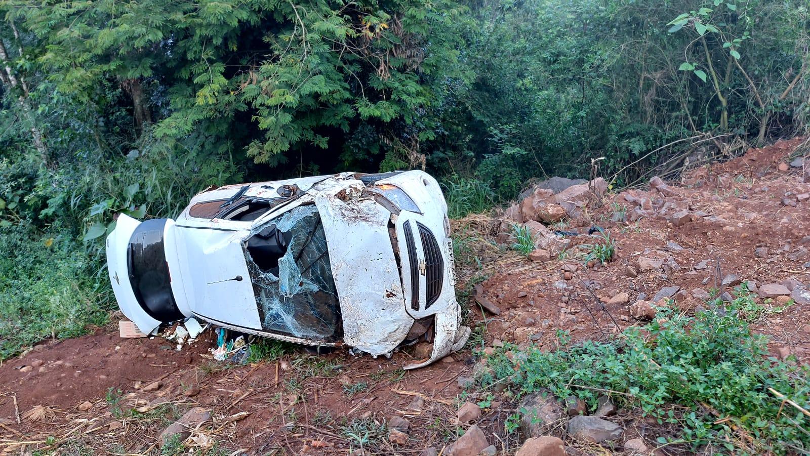Saída de pista, seguido de capotamento na SC-157 em Quilombo