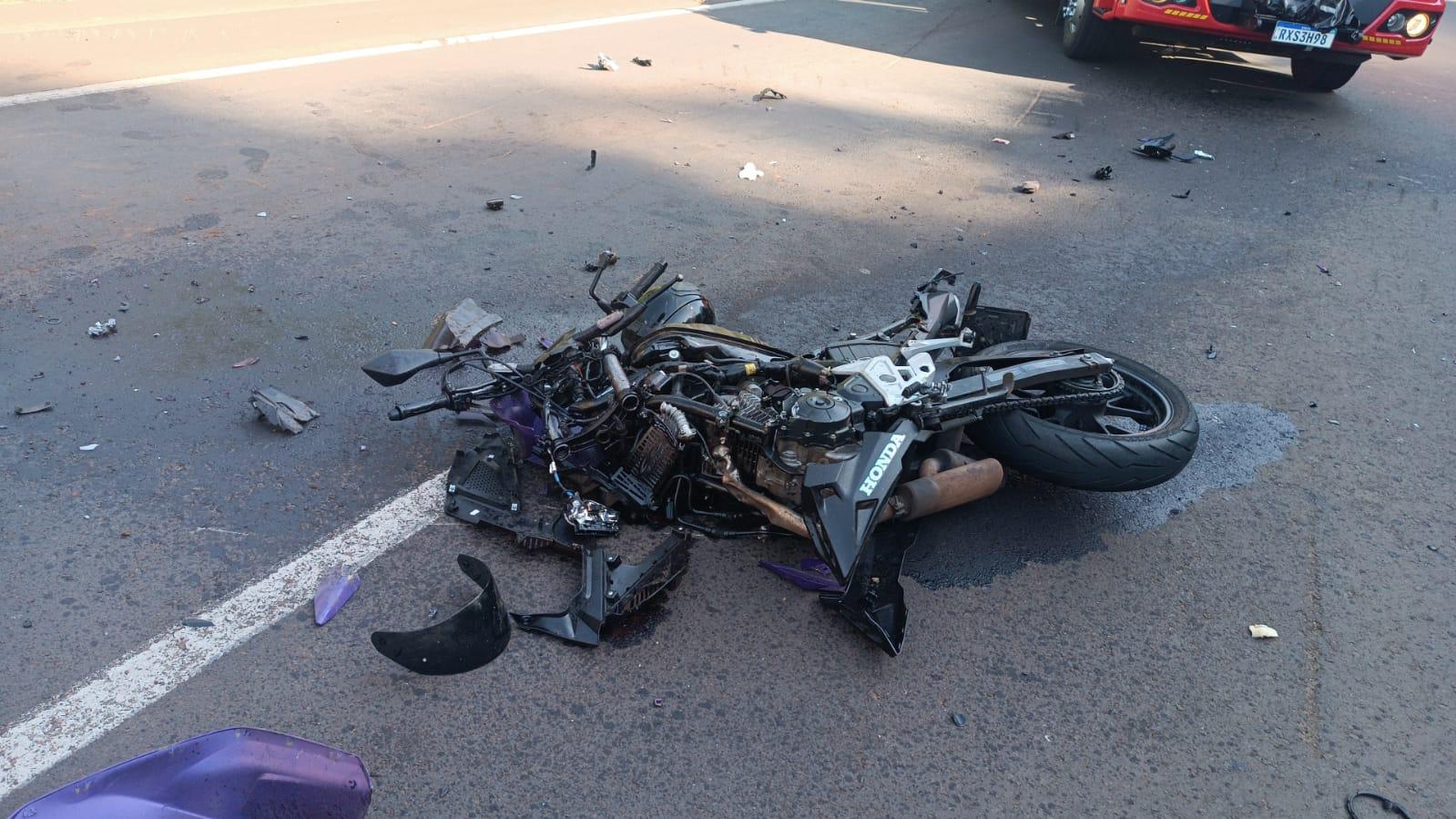 Colisão caminhão e moto na SC-157 em Quilombo deixa condutor da motocicleta ferido gravemente