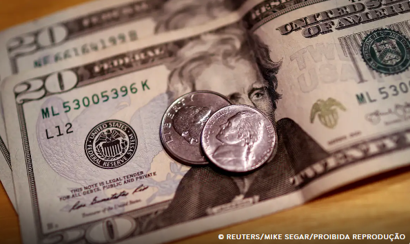 Dólar cai para R$ 5,68 e fecha no menor valor em quatro meses