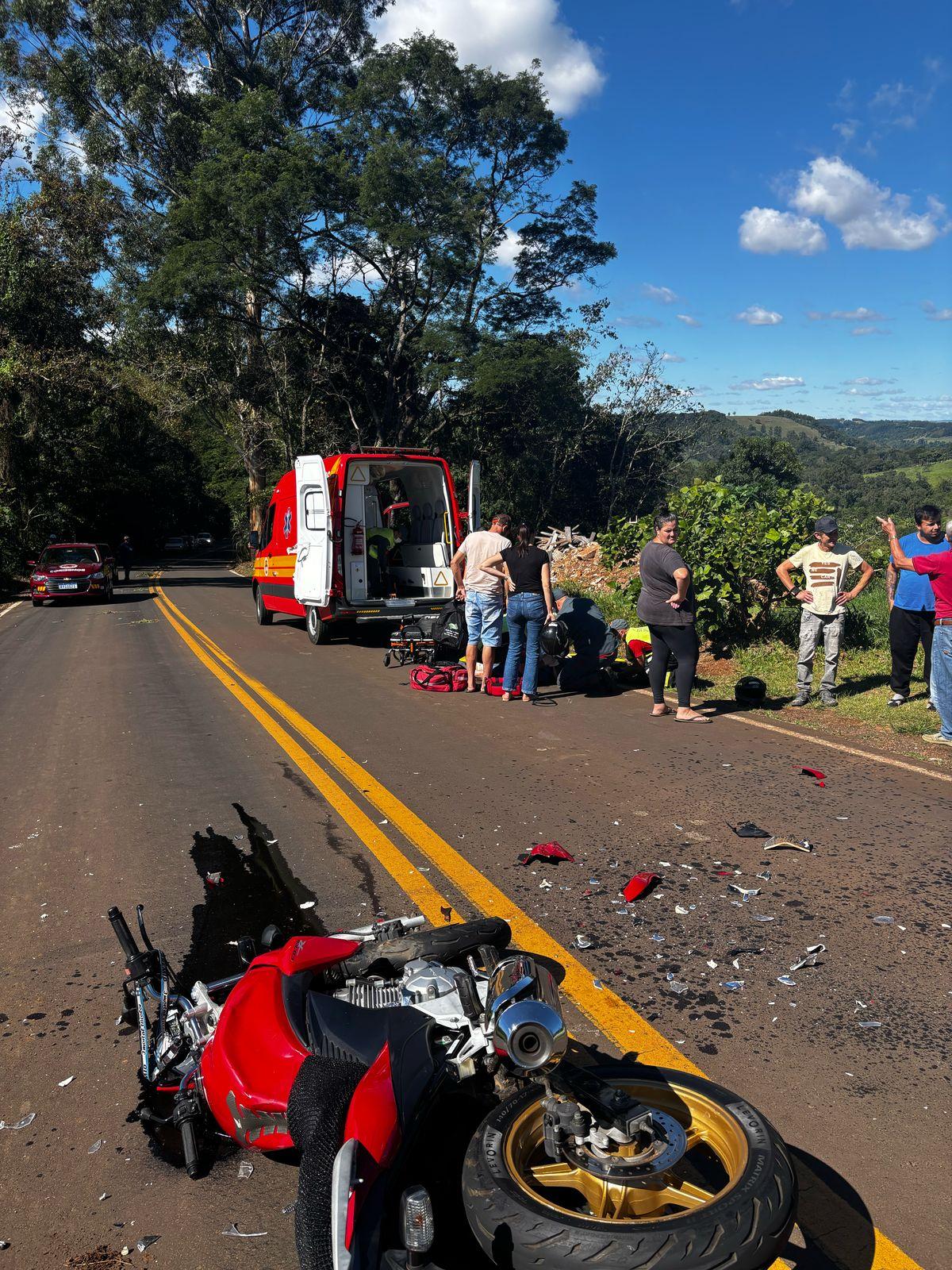 Colisão carro e moto deixa motociclista ferida em Quilombo