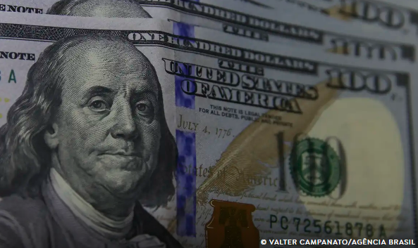 Dólar cai para R$ 5,80 após Trump falar em acordo com a China