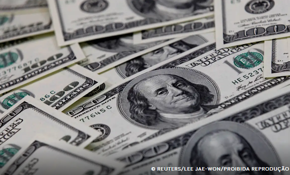 Dólar cai para R$ 5,85 após Trump isentar produtos eletrônicos