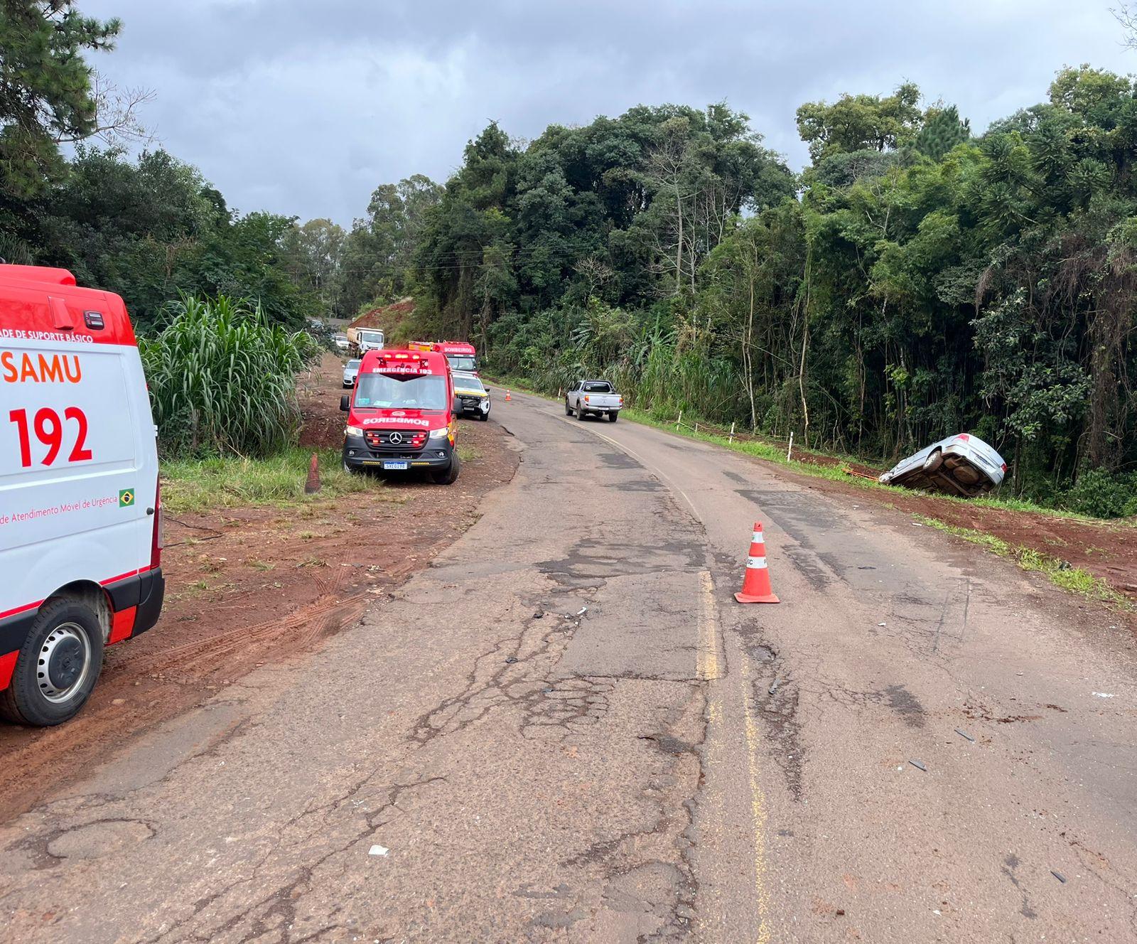 Acidente entre dois veículos de passeio na SC-305 em São Lourenço do Oeste