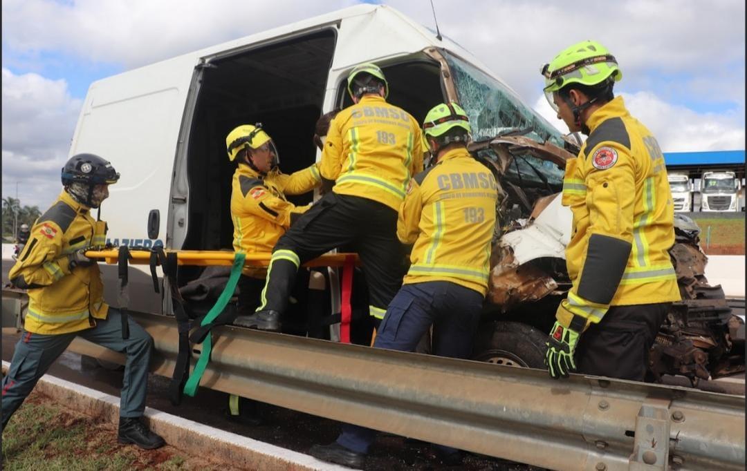 Colisão entre Van e Caminhão na BR 282 no Oeste de SC