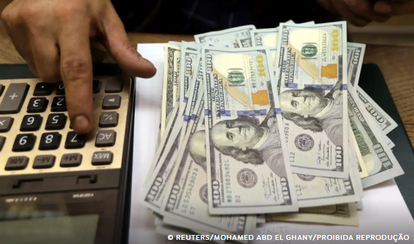Dólar sobe para R$ 5,67 após oito quedas consecutivas