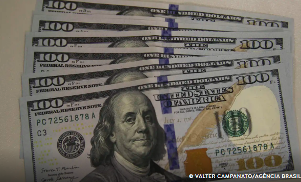 Dólar atinge menor valor em oito meses com conversa de Trump e Jinping