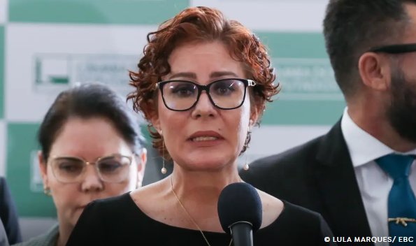 Moraes nega recurso de Carla Zambelli contra execução da condenação