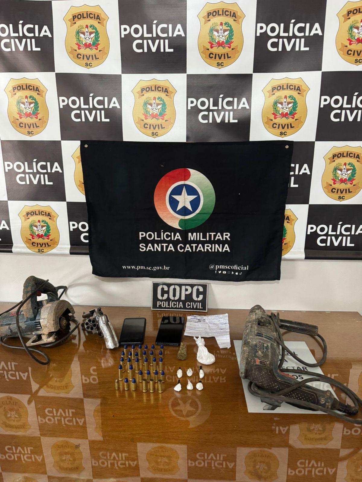 POLÍCIA CIVIL DE SALTINHO REALIZA OPERAÇÃO POLICIAL E PRENDE EM FLAGRANTE HOMEM PELOS CRIMES DE POSSE IRREGULAR DE ARMA DE FOGO E MUNIÇÕES E DROGAS