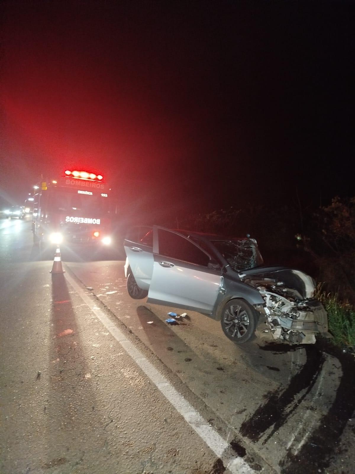 Condutor de 36 anos é encaminhado ao hospital de Xaxim após colisão carro e caminhão na BR 282 em Cordilheira Alta
