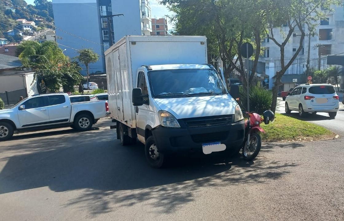 Motociclista é encaminhado ao hospital de Quilombo após colisão no centro de Quilombo/SC