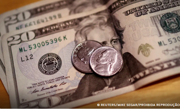 Dólar cai para R$ 5,50 com maior chance de corte de juros nos EUA