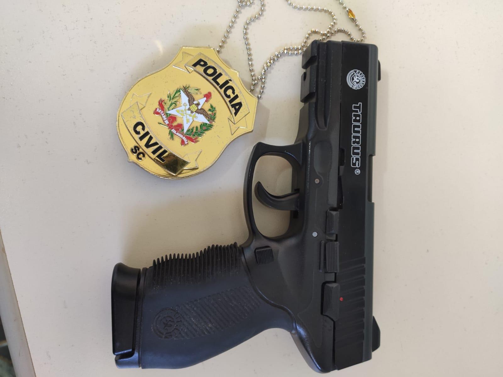 CAMPO ERÊ/SC – POLÍCIA CIVIL APREENDE SIMULACRO DE ARMA DE FOGO SUPOSTAMENTE UTILIZADO EM CRIME DE AMEAÇA