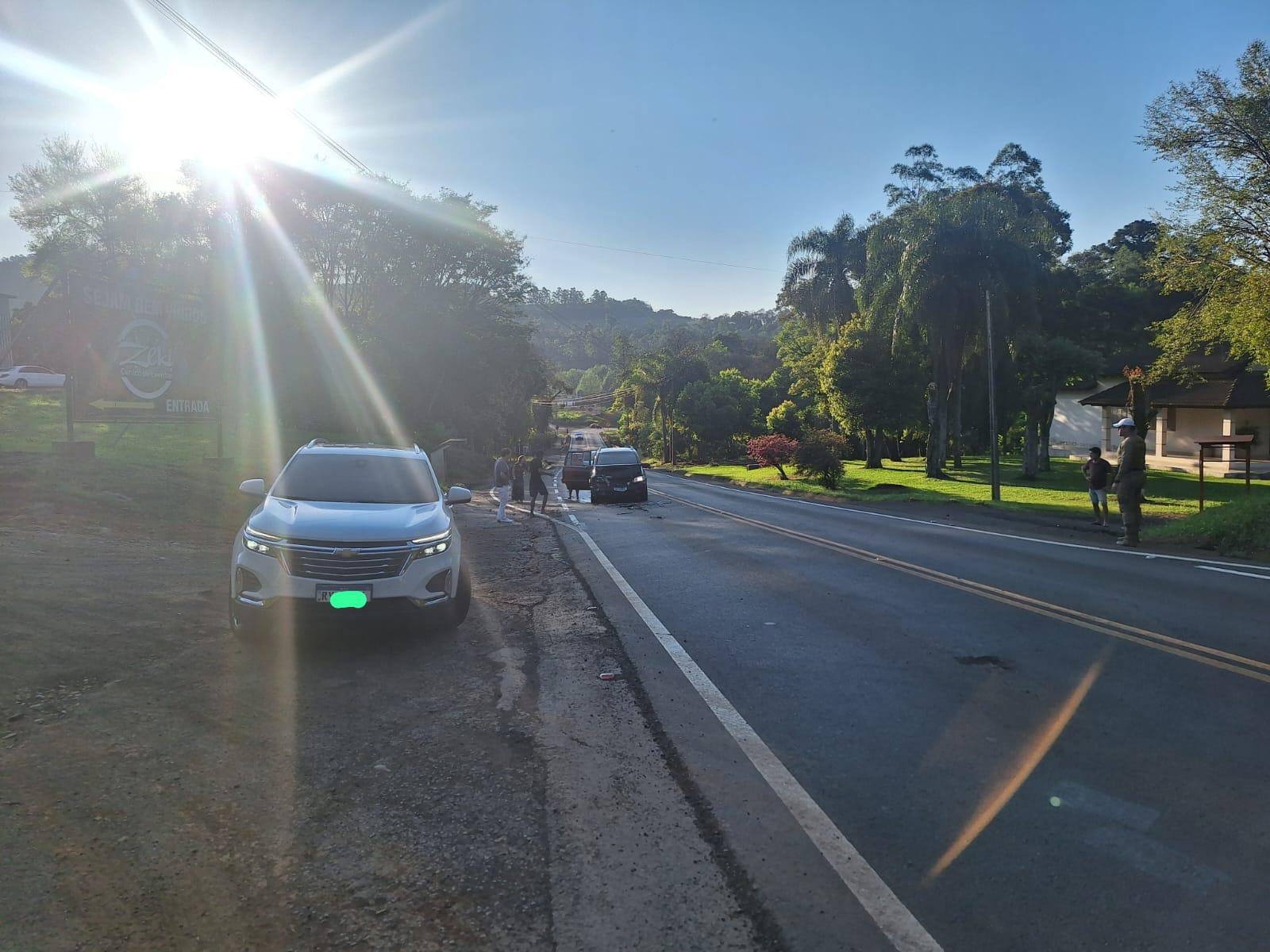 Colisão entre veículos na SC-157 em Cordilheira Alta