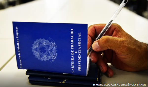 Desemprego recua para 5,6%, a menor taxa desde 2012, mostra IBGE