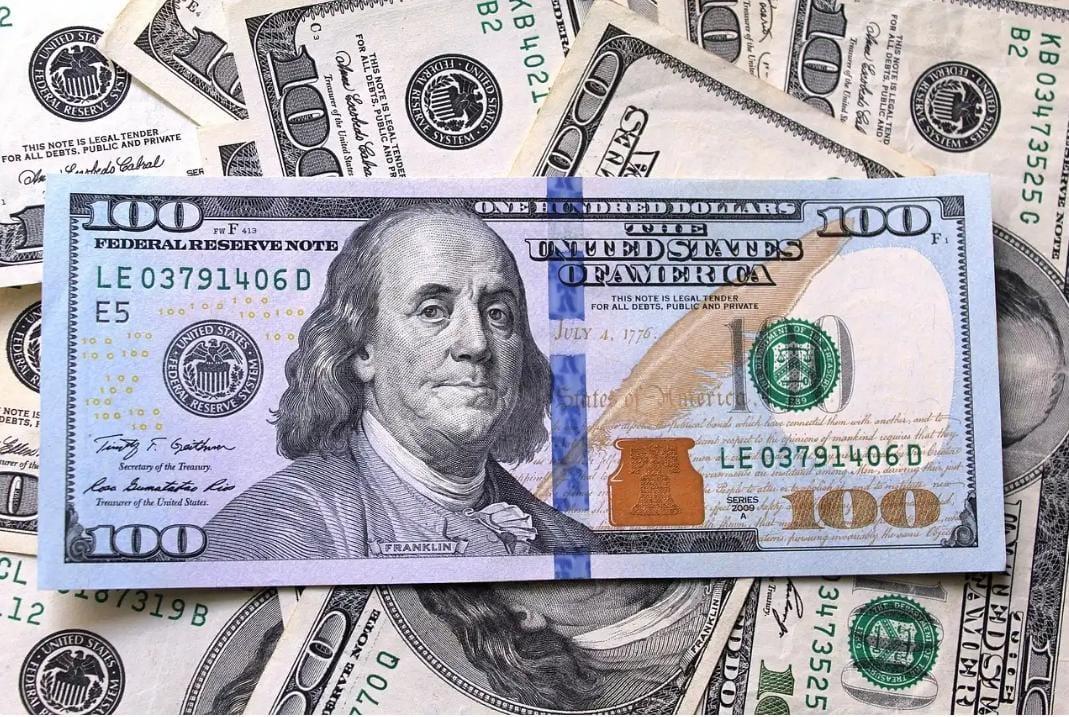 Dólar hoje fecha a R$ 5,35 e atinge menor valor em 15 meses; entenda por quê