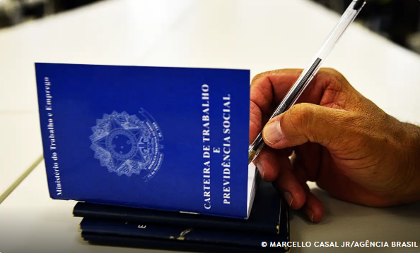 Taxa de desemprego em agosto fica em 5,6% e repete recorde de mínima