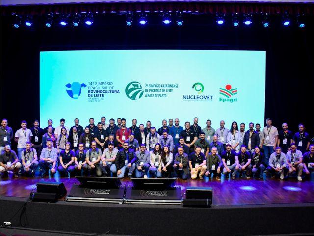 Chapecó recebe mais de 1,2 mil participantes em simpósio voltado ao fortalecimento da bovinocultura