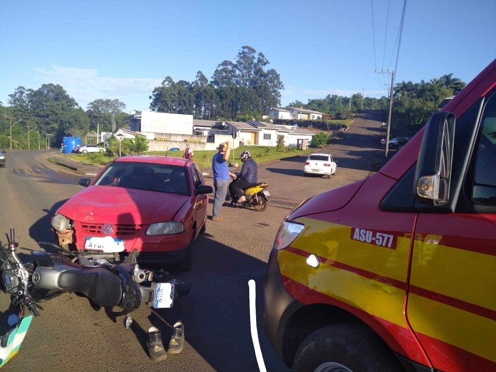  QUILOMBO: CONDUTOR DE MOTOCICLETA FICA FERIDO APÓS COLISÃO CARRO E MOTO