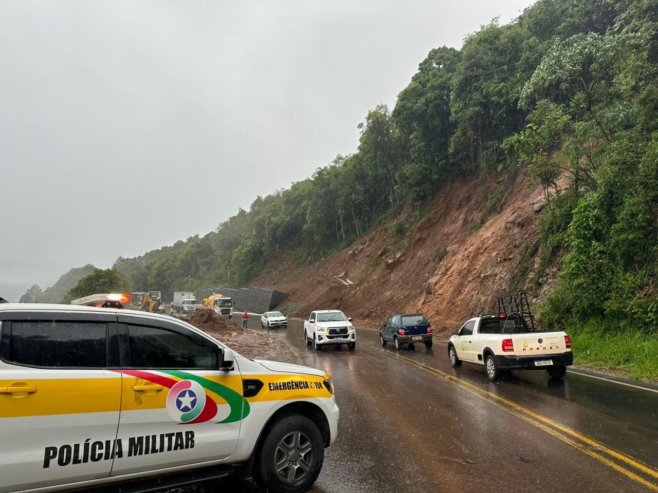 Desmoronamento na SC-155 deixa o trânsito lento entre Xanxerê e Xavantina/SC