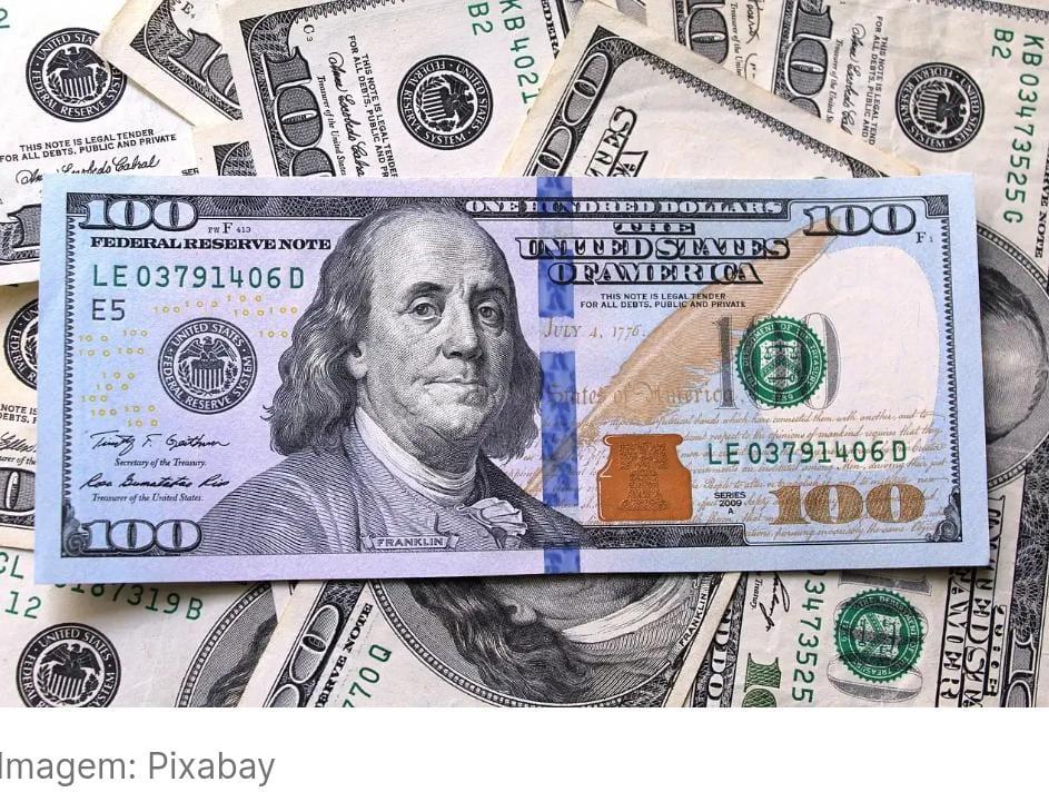 Dólar hoje fecha em alta com piora do risco fiscal e paralisação parcial nos EUA