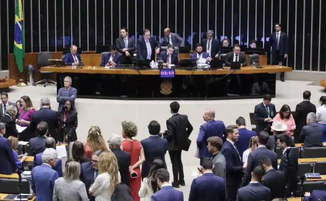 Governo corre para aprovar MP 1.303 e evitar derrota no Congresso