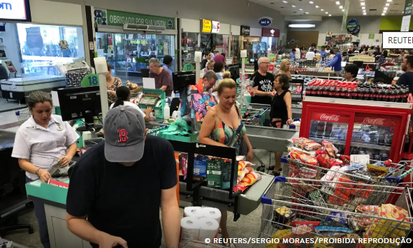 Preços dos alimentos caem pelo 4º mês consecutivo, diz IBGE