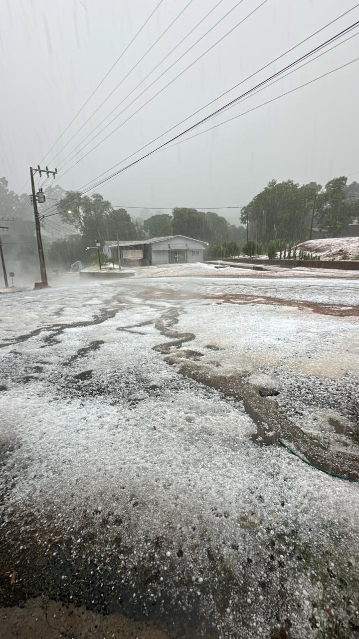 Chuva de granizo atinge a cidade de União do Oeste e outras cidades no Oeste de SC