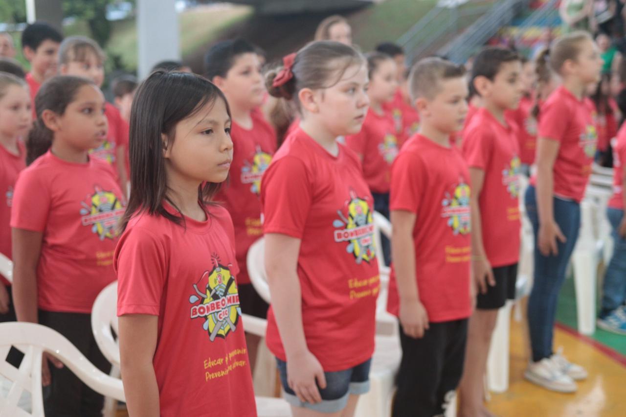 Corpo de Bombeiros Militar de Quilombo vive semana de conquistas: novos equipamentos e formatura do Projeto Bombeiro Mirim em Quilombo