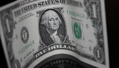 Dólar fecha mês estável a R$ 5,37, mas encerra mês com avanço de mais de 1%