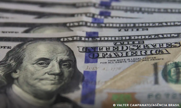 Dólar sobe para R$ 5,33 com espera de dados econômicos nos EUA