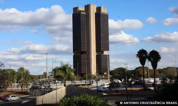 Inflação de 2025 ficará abaixo do teto da meta, em 4,45%