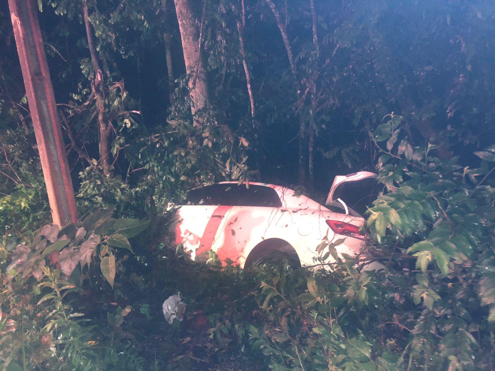 Quilombo:  Capotamento, na SC-157, nas proximidades do trevo da Linha Pinha