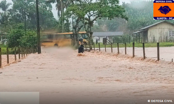 Temporais atingem norte de Santa Catarina e provocam alagamentos