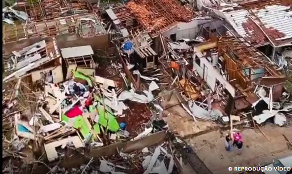 Tornado destrói 90% de cidade no Paraná e causa seis mortes