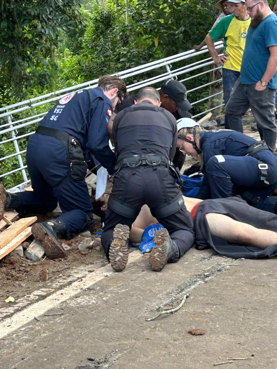 Caminhão desgovernado por falta de freio provoca tragédia com duas mortes em Árvoredo/SC