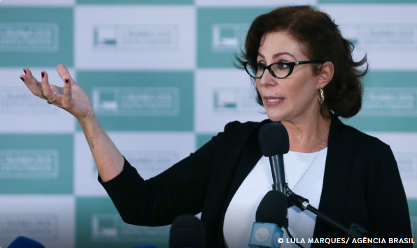 Carla Zambelli renuncia ao mandato; Câmara dará posse ao suplente