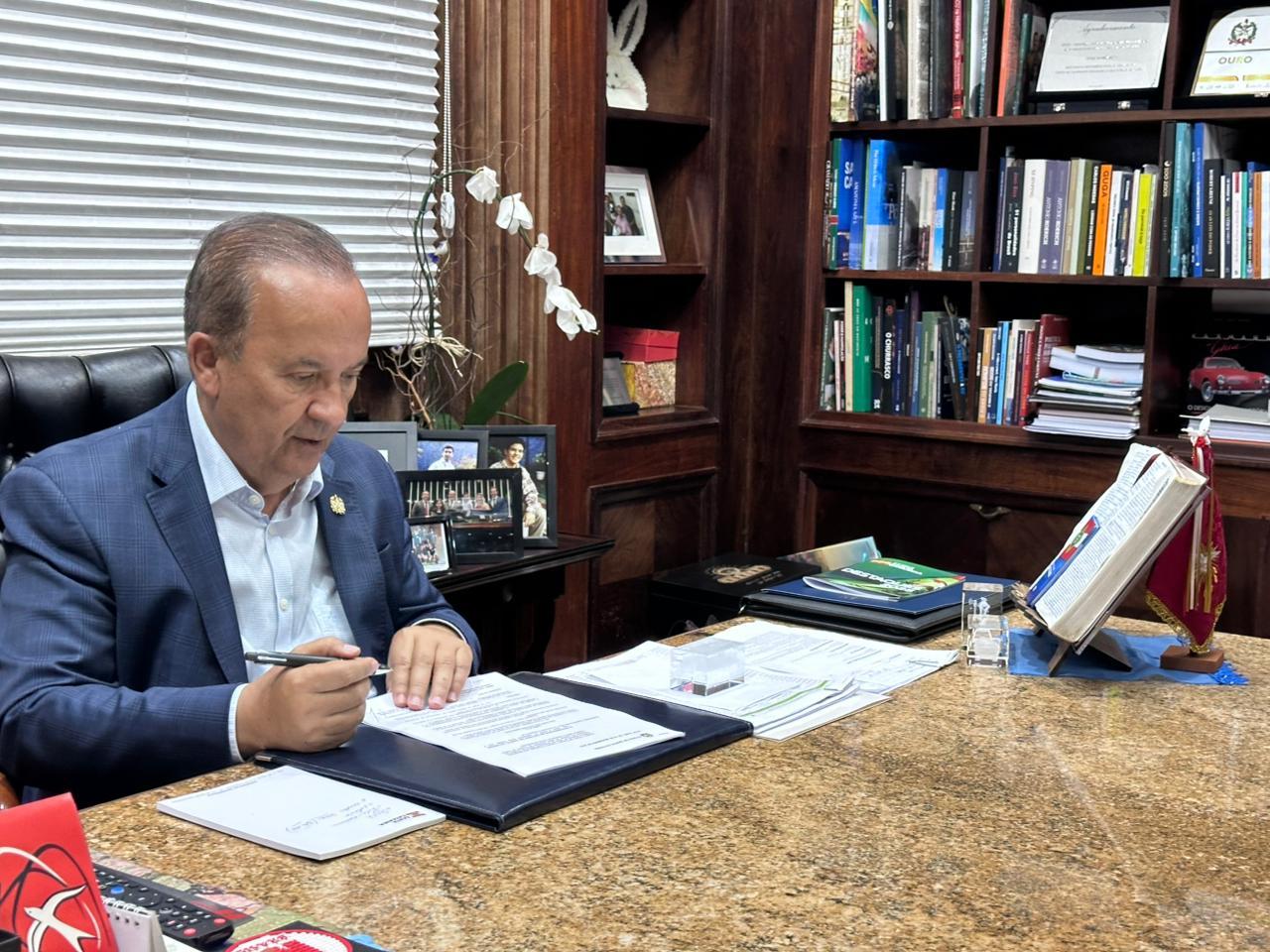 Governador sanciona leis que fortalecem agro, mobilidade e preservação ambiental em SC