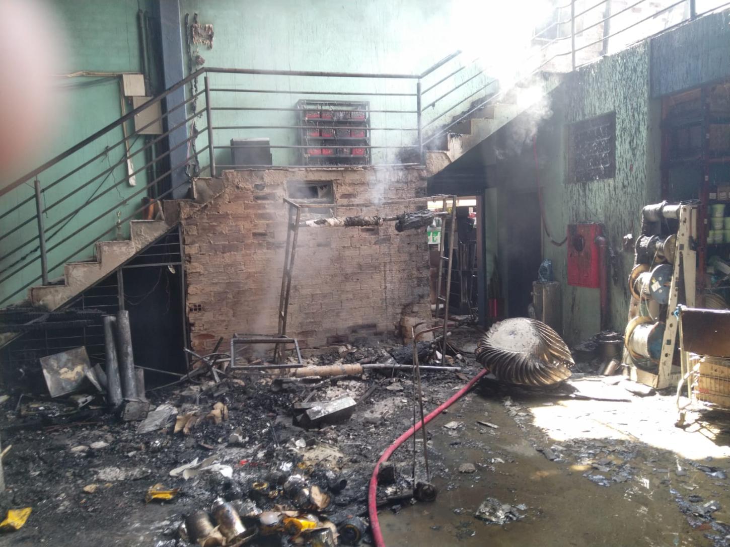 Incêndio em empresa de materiais de construção em Coronel Freitas